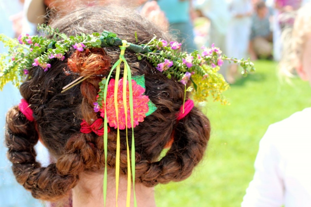 flower wreaths, may faire, may pole