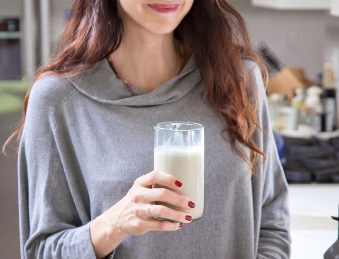 Watch out Gentlemen: Vanilla Almond Maca Smoothie