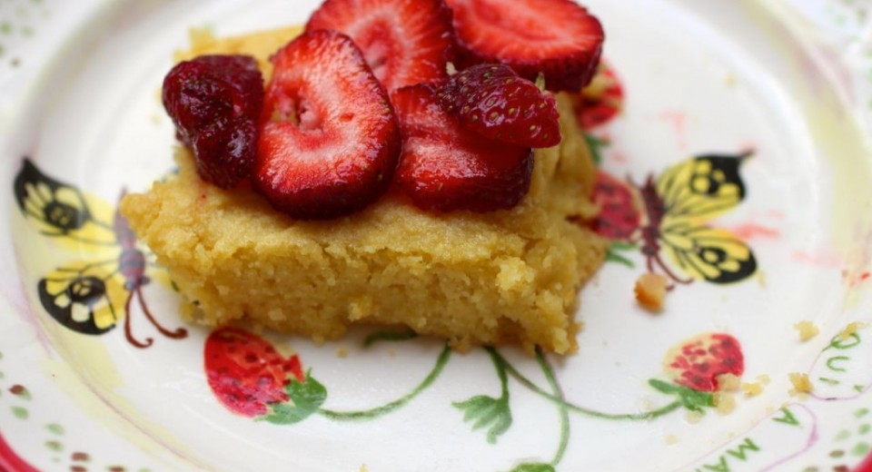 Delicious Almond Cake with Berries